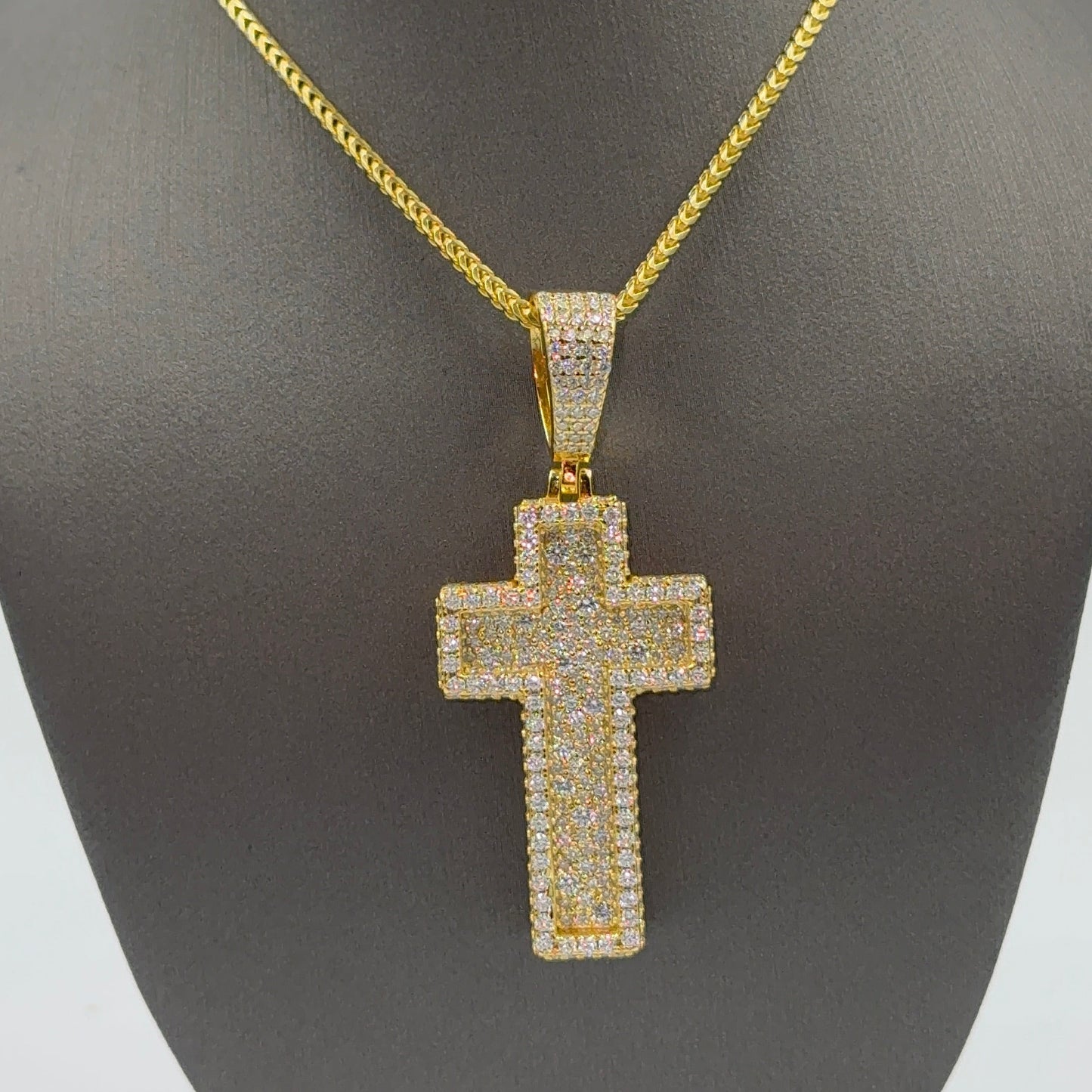 925 Buble Cross Moissanite