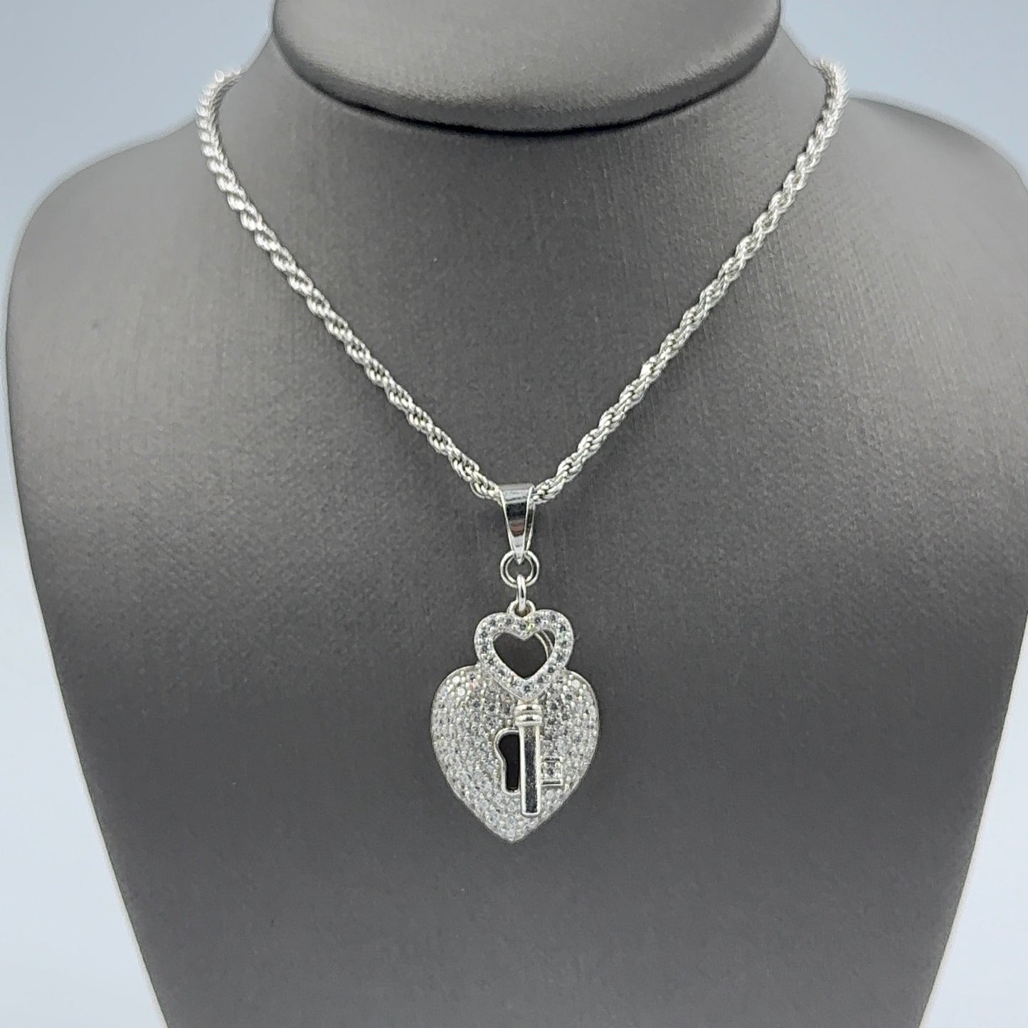 925 SILVER SET HEART AND KEY